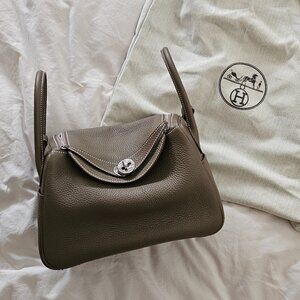 Hermes Lindy 26 in etoupe, silver hardware